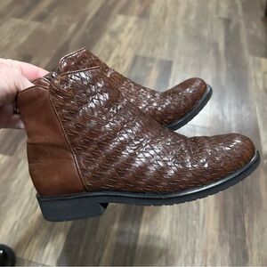 VTG Cole Haan brown leather basket weave booties women's 5.5 B Brazil boots